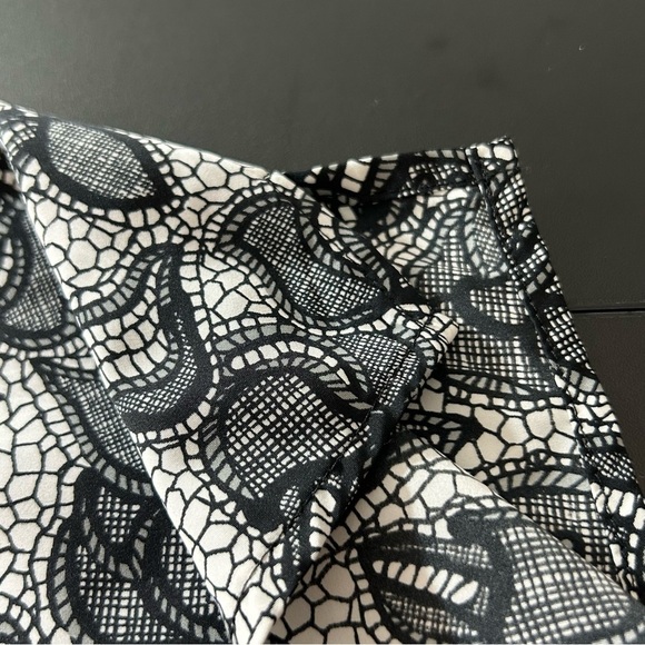 Croft & Barrow Women's Shirt Blouse Sleeveless Black & White Floral Size XL - Picture 6 of 8